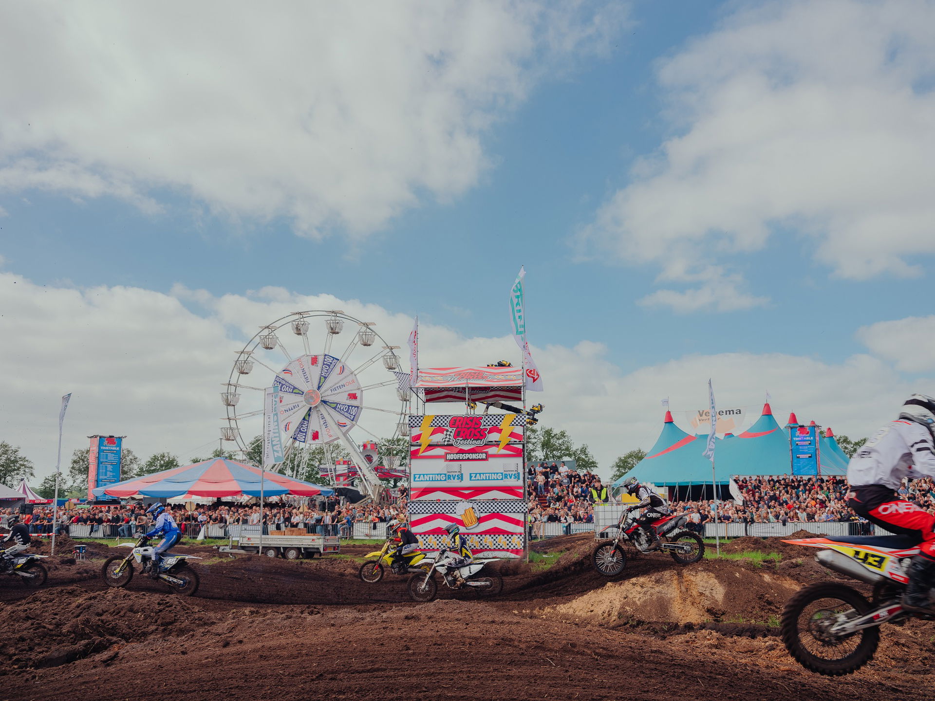 Crisis Cross Festival: Hardstyle en motorcross in Veeningen